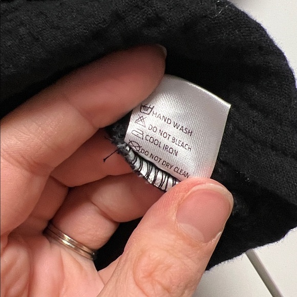 Olivaceous Black Puff Sleeve Crop Top - Picture 6 of 9